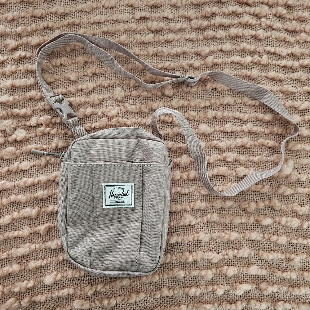 Dusty pink Herschel crossbody